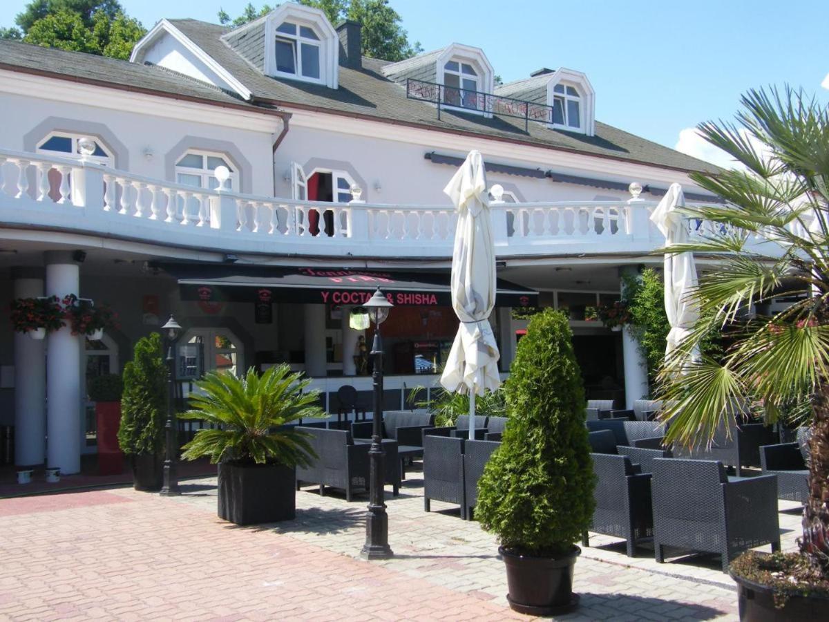 Y Panzio Bed & Breakfast Balatonlelle Eksteriør bilde