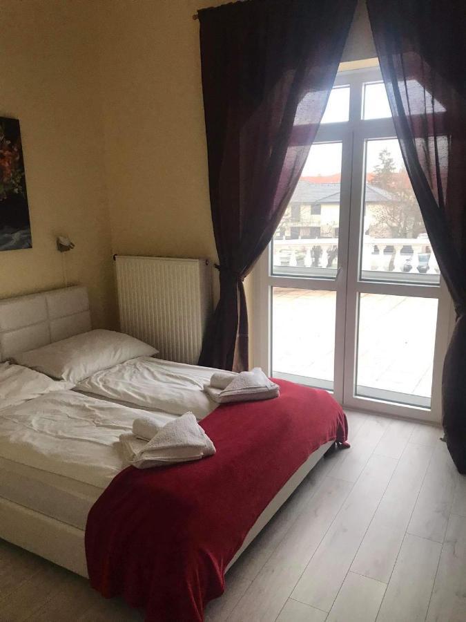 Y Panzio Bed & Breakfast Balatonlelle Eksteriør bilde